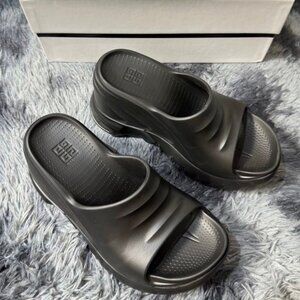 Givenchy Women's Chic Black Slides